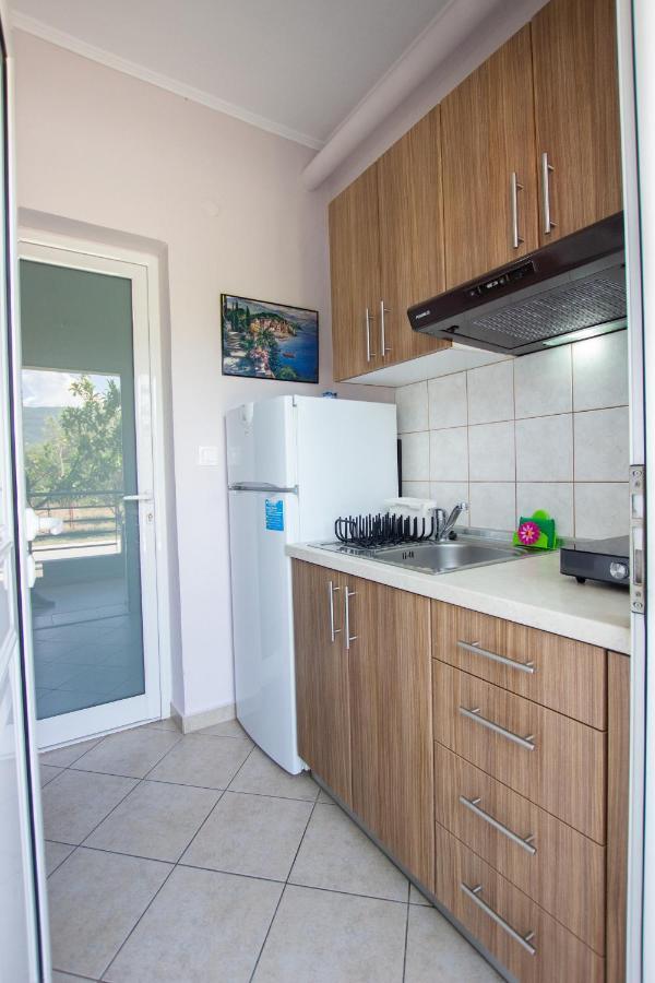 Vordos Rooms Vrasná Kültér fotó