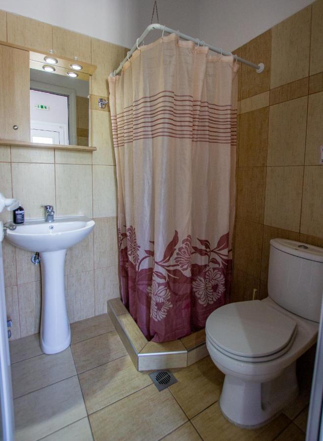 Vordos Rooms Vrasná Kültér fotó