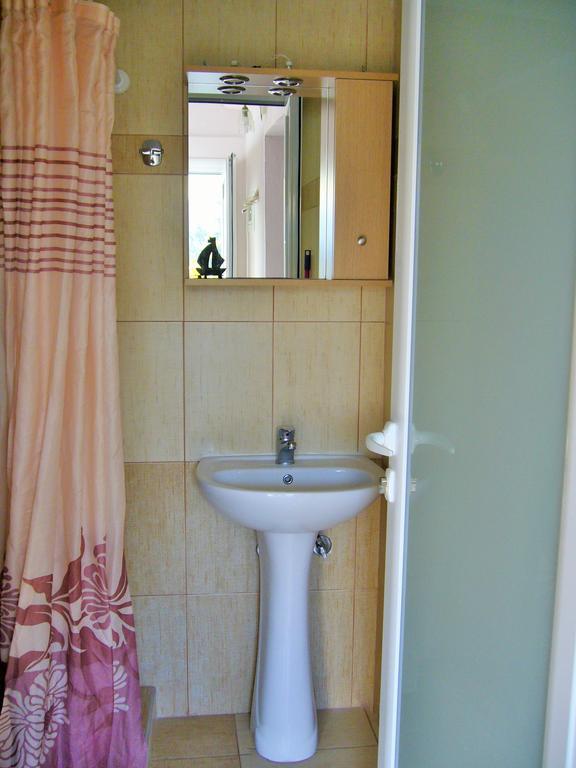 Vordos Rooms Vrasná Kültér fotó